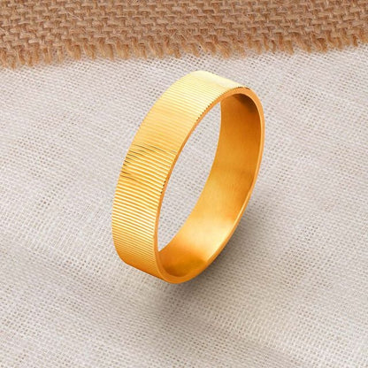 Exquisite Multifinish Gold Finger Ring for Men