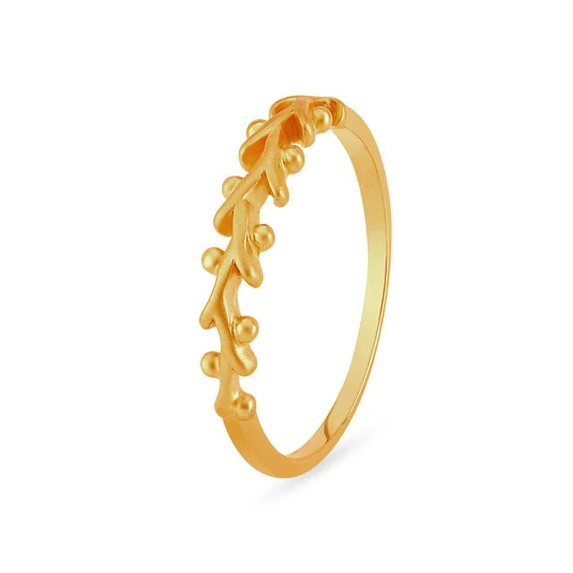 Entrancing Leaf Pattern Gold Finger Ring