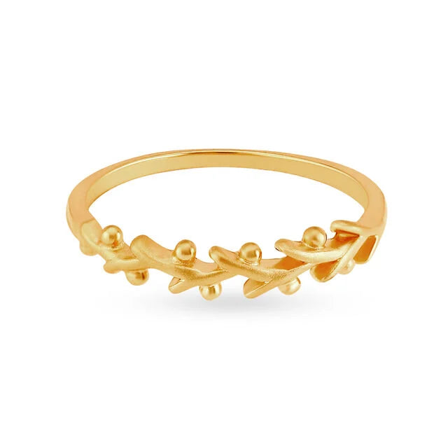 Entrancing Leaf Pattern Gold Finger Ring
