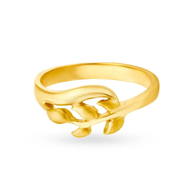 Arresting 22 Karat Yellow Gold Leaf Pattern Ring