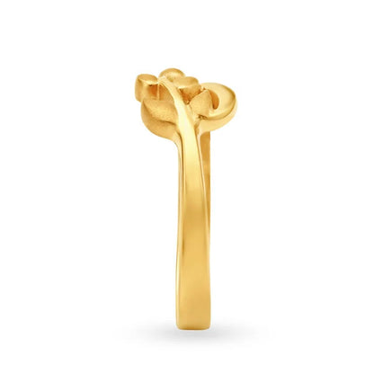 Arresting 22 Karat Yellow Gold Leaf Pattern Ring
