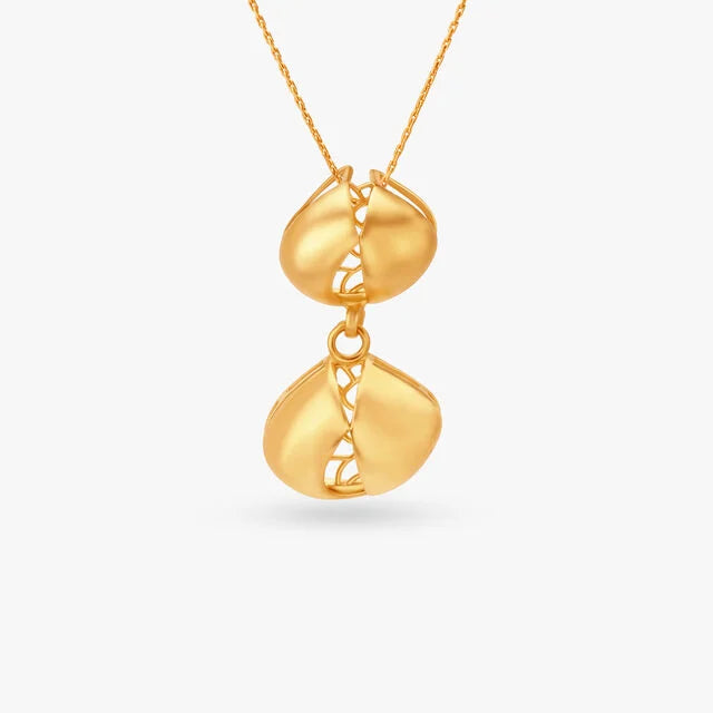 Luscious Pendant With Earrings Set