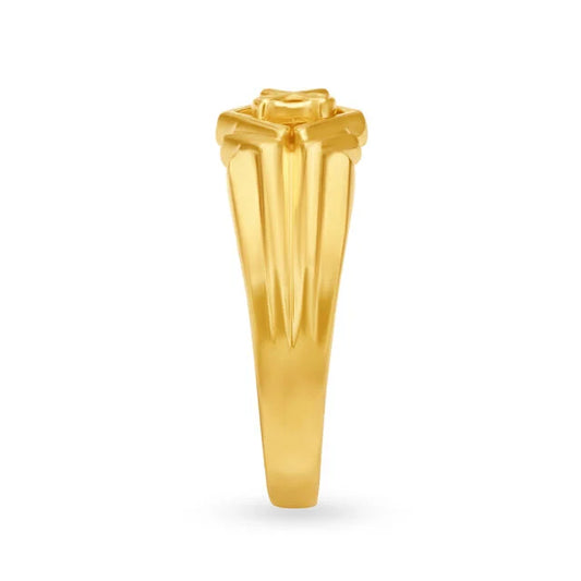Regal 22 Karat Yellow Gold Finger Ring