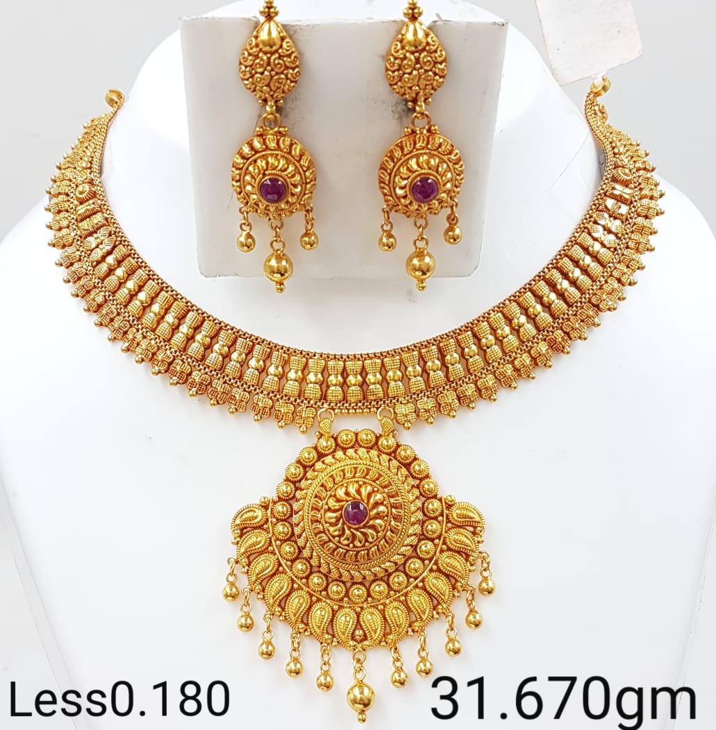 Majestic Gold Bridal Set with Granular Detailing