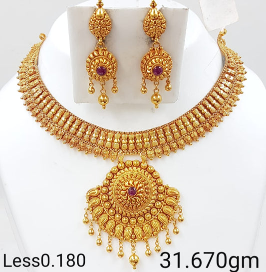 Majestic Gold Bridal Set with Granular Detailing