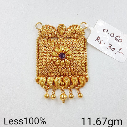 Handcrafted Gold Pendant with Vintage Radiance