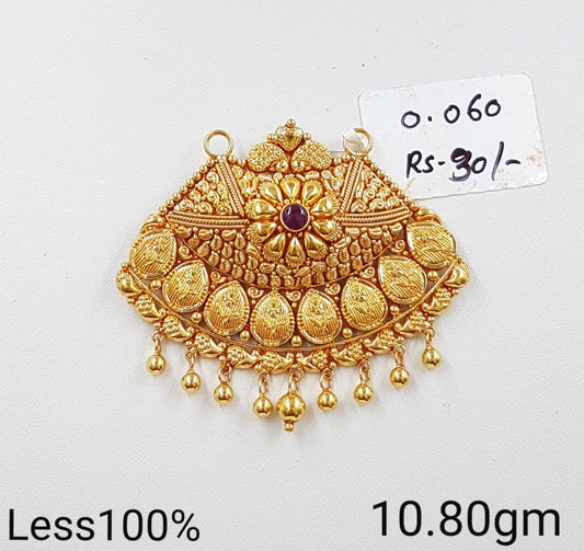 Rich Gold Pendant with Statement Appeal